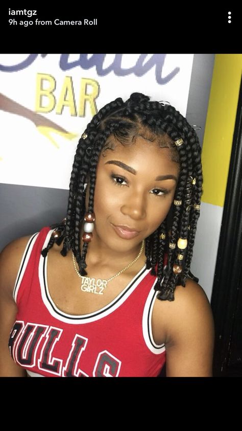 Short jumbo box braids with beads! Yesss ma’am!! 😍🔥 Mexico Hairstyles, Layered Box Braids, Medium Box Braids, Short Box Braids Hairstyles, Big Box Braids, Blonde Box Braids, Short Box Braids, Jumbo Box Braids, Bob Braids