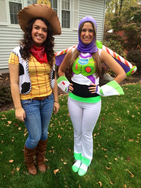 Homemade buzz light-year and Woody costumes from Toy story Woody Toy Story Costume, Buzz Costume, Jessie Toy Story Costume, Disfraz Toy Story, Buzz Lightyear Costume, Woody Costume, Toy Story Halloween, Movie Halloween Costumes, Toy Story Costumes