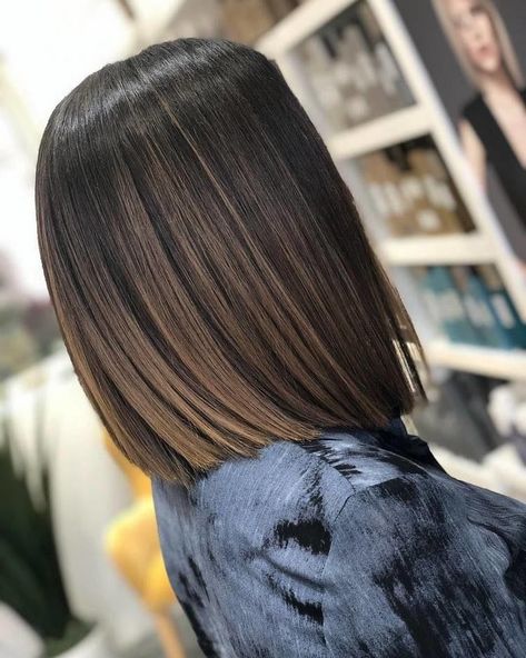 Straight Short Hair Balayage, Hair Cuts Medium Length Straight, Straight Hair Cuts Medium, Lob Haircut Brunette, Hair Cuts Medium Length Layers, Brunette Lob, Hair Cuts Medium, Layers Bangs, Short Hair Highlights