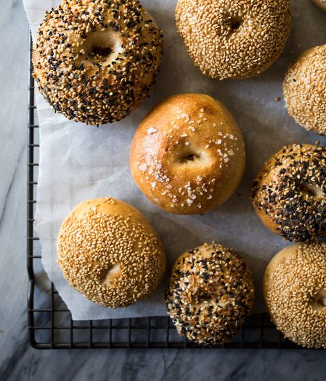 Sourdough Bagel, Raisin Bagels, Overnight Sourdough, Cinnamon Raisin Bagel, Sourdough Bagels, Discard Recipe, Overnight Recipes, Homemade Sourdough, Sourdough Starter Recipe