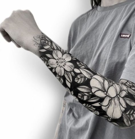 Negative Flower Tattoo, Dompet Gucci, Black Sleeve Tattoo, Blackout Tattoo, Manga Tattoo, Floral Tattoo Sleeve, Flower Tattoo Sleeve, Full Sleeve Tattoo, Tattoo Cover