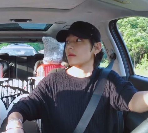 random taehyung things on Twitter: "taehyung driving with rolled up sleeves… " Taehyung Driving, Bts In The Soop, Rolled Up Sleeves, Tae Pics, Twitter Search, Kim Taehyung, Bts, On Twitter, Twitter