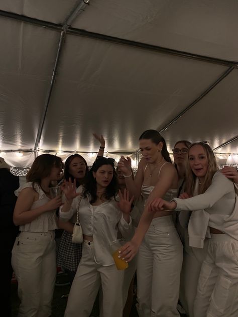 All White Party Outfits Aesthetic, A Night In All White Party, White Outfit Birthday Party, All White Party Outfits Winter, All White Birthday Party Outfit, White Themed Birthday Party Outfit, All White Theme Party Outfit, White Bday Theme, Hamptons White Party Aesthetic