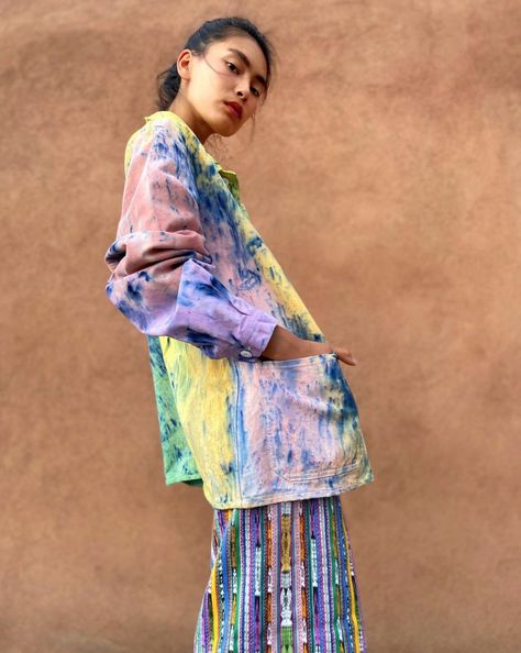 Tie Dye Photoshoot, Silk Tie Dye, Tie Dye Outfits Aesthetic, Tie Dye Inspiration, Eco Club, Tie Dye Jacket, 90s Fashion Trends, Trendy Patches, Tie Dye Jackets