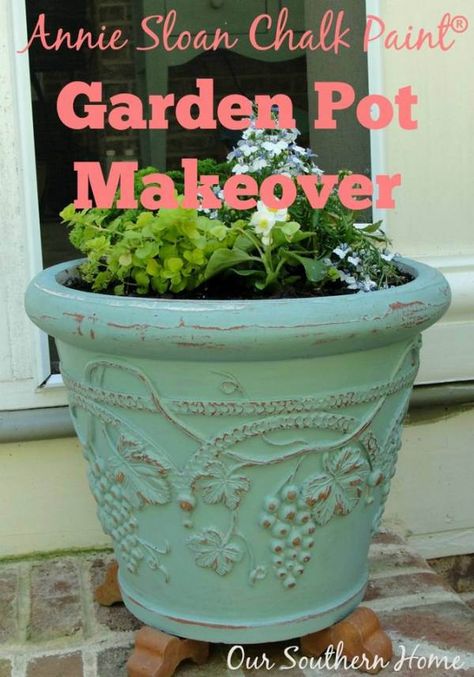 6 Things You Can Paint With Chalk Paint (Besides Furniture) Painting Outdoor Pots, Painting Garden Pots, Pot Makeover, Paint Garden Pots, Paint Chalk, Painting Garden, Chalk Paint Projects, Annie Sloan Paints, Paint Projects