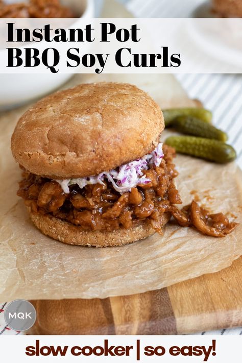 Soy Curls Recipes Vegan, Vegan Bbq Sauce Recipe, Soy Curls Recipes, Sandwiches And Wraps, Vegan Picnic, Crockpot Express, Instant Pot Slow Cooker, Vegan Instant Pot Recipes, Soy Curls