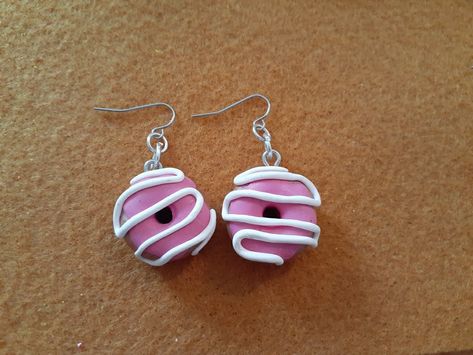 Polymer Clay Donut, Clay Donut, Kawaii Keychains, Easy Polymer Clay, Donut Earrings, Homemade Earrings, Diy Earrings Polymer Clay, Handmade Clay Jewelry, Quirky Earrings