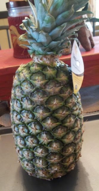 Drying Fruit, Primitive Diy, Primitive Valentine, Prim Crafts, Fruit Crafts, Primitive Country Homes, Dried Pineapple, Pineapple Decor, Prim Decor