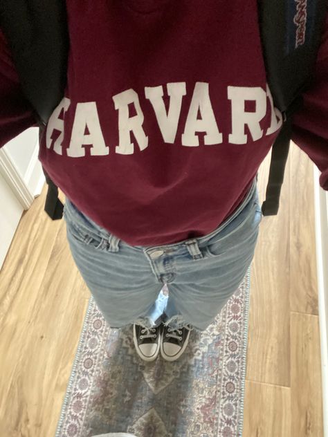 Harvard Sweatshirt Outfit, Harvard Clothes, Harvard Outfit, Future University, Harvard Sweatshirt, Harvard University, Sweatshirt Outfit, Gilmore Girls, Blonde Girl