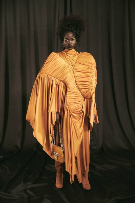 Adut Akech, Alas Marcus Piggott, Vogue Archive, Fashion Leaders, Vogue India, Central Saint Martins, Diy Sewing Clothes, Vogue Italia, Black Women Art