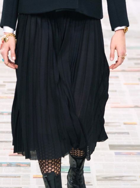 Christian Dior Accordion Pleated Midi Skirt Black accordion pleated midi skirt Purchase Worn by Crown Princess Mette-Marit on:16 January 2023 - Funeral of King Constantine of Greece Skirt Runway, Accordion Skirt, Midi Skirt Black, January 2023, Black Midi Skirt, Crown Princess, Pleated Midi Skirt, Skirt Black, No More