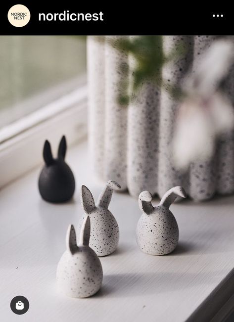 Easter Hare, Diy Osterschmuck, Playful Home, Easter Pottery, Diy Keramik, Air Dry Clay Projects, Diy Ceramic, Clay Crafts Air Dry, Diy Pots