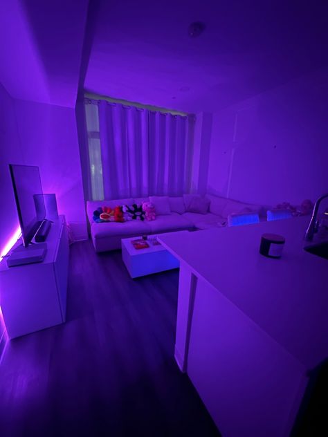 Luxury Apartment Apartment Ideas Cozy, Apartment Ideas Colorful, Quan Apartment, Apartment Led Aesthetic, Sims 4 Baddie Apartment, Apartment Inspiration Bedroom, Luxury Neon Bedroom, Vibey Apartment, Baddie Room Inspo Purple