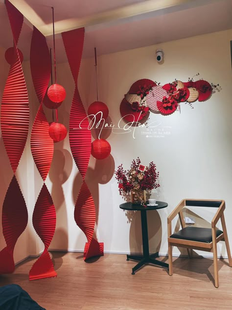 Lunar New Year Decorations, Tet Holiday Decoration, Decor Tet, Tet Decoration, Tet Holiday, Chinese Background, New Year's Food, Chinese New Year Decorations, New Year Decor