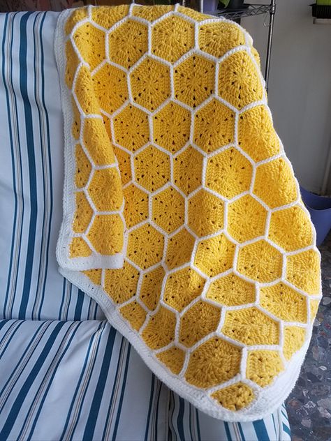 Ravelry: ranaforcrochet's Honeycomb baby blanket Honey Comb Blanket Crochet, Bee Baby Blanket, Honeycomb Blanket, Bee Crochet, Chic Crochet, Easy Crochet Blanket, Chic Chic, I Am Back, Blanket Crochet