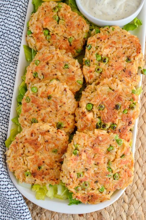 Salmon And Brown Rice, Salmon Cake, Mixed Salad, Packed Lunches, Salmon And Rice, Salmon Cakes, World Recipes, Frozen Peas, Rice Cakes