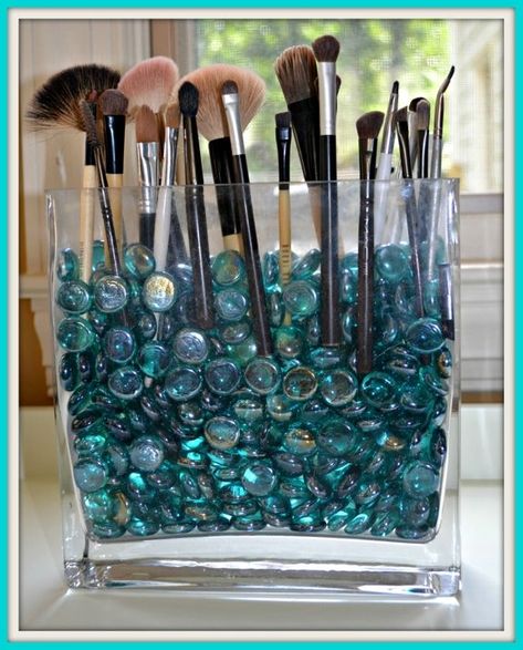 Makeup Brush Organizing Diy Makeup Organizer, Rangement Makeup, Penyimpanan Makeup, Makeup Organization Diy, Makeup Brush Organization, Makeup Brush Storage, Trendy Makeup, Makeup Brush Holders, Makeup Room