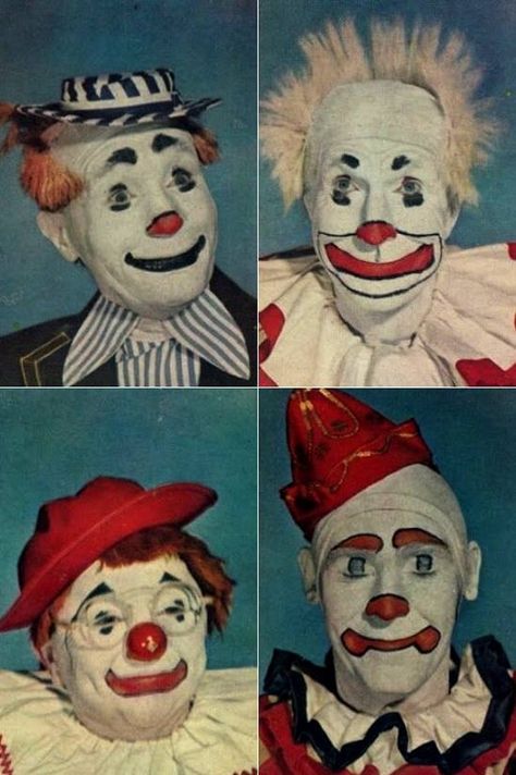 Don't care if they all have smiles. They;re still creepy Clown Pictures, Clown Pics, Clown Paintings, Clown Party, Send In The Clowns, Clown Faces, Vintage Clown, Circus Clown, Evil Clowns