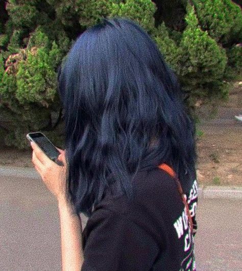 Blue Dark Brown Hair, Dark Blue Hair On Brown Hair, Colerd Hair Ideas, Raven Blue Hair Color, Darkest Blue Hair, Dark Denim Blue Hair, Dark Blue Hair Dye On Brown Hair, Midnight Blue Hair Aesthetic, Dyed Hair Dark Blue