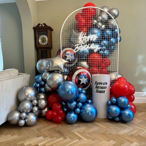 Captain America Party Decorations, Captain America Decorations, Baloon Garland, Superhero Birthday Party Decorations, Marvel Decor, Captain America Party, Spiderman Birthday Party Decorations, Marvel Party, Kids Party Planner