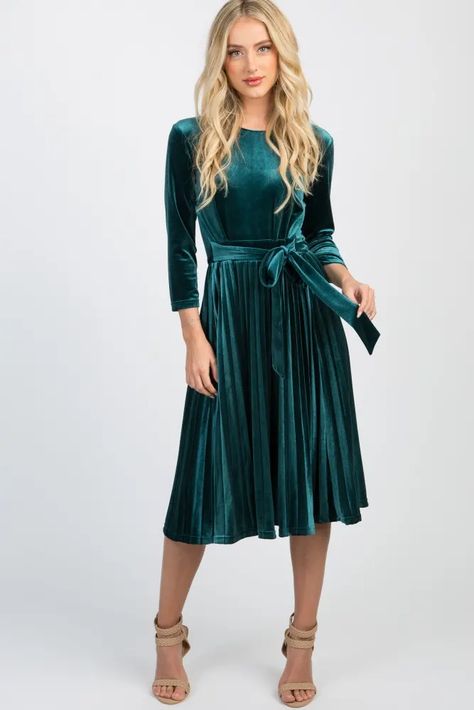 Velvet Maternity Dress, Fall Family Photo Outfits, Christmas Dress Women, Green Velvet Dress, Family Picture Outfits, Family Photo Outfits, Picture Outfits, Pink Blush Maternity, Dress Picture