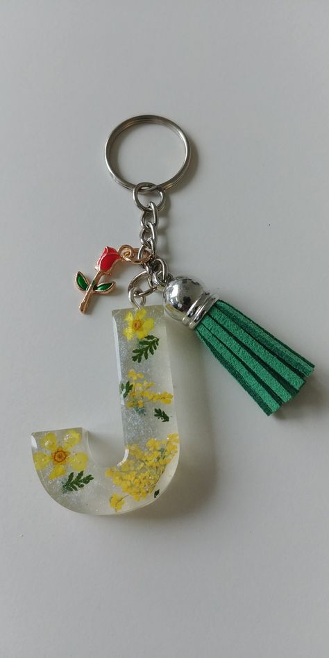 Alphabet Resin, J Alphabet, Birthday Souvenir, Handmade Keychains, Resin Keychain, Flower Resin, Letter Gifts, Letter J, Wood Gifts