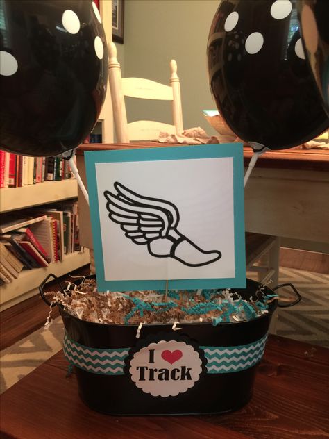 Track and field centerpieces Track Themed Party, Senior Night Track And Field, Track Banquet, Sports Treats, Race Theme, Sports Banquet, Track Team, Senior Night Gifts, Senior Night