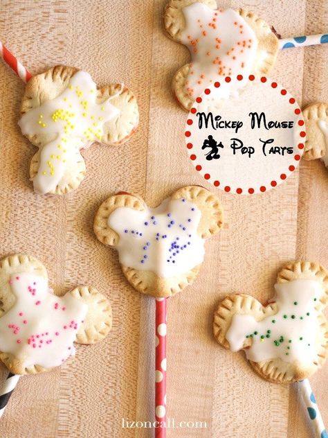 Mickey Mouse Pop Tarts Disney Themed Breakfast, Themed Breakfast, Disney Breakfast, Disney Baking, Disney Themed Food, Disney Inspired Food, Disney Dishes, Mickey Mouse Cookies, Vegetarian Cookies