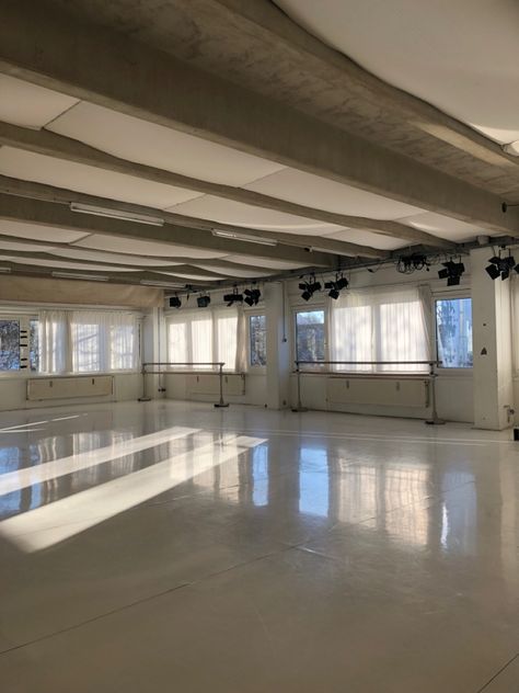 Kpop Dance Studio Aesthetic, Dancing Room Aesthetic, Aesthetic Ballet Studio, Dance Studios Aesthetic, Vintage Dance Studio, Ballet Practice Room, Dance Studio In House, Dream Dance Studio, Dance Studio Owner Aesthetic