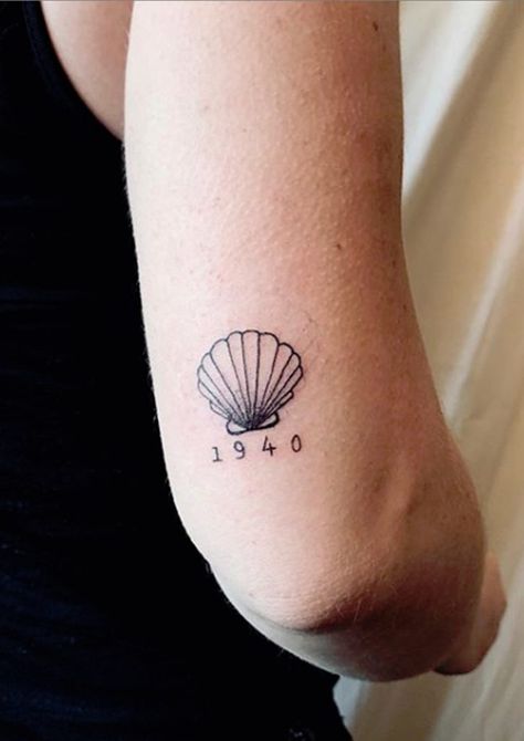 Tatouage coquillage par Cavezza tarawa Cap d’agde Studio Tattoo, Girl Nails, Girls Nails, Tattoo Inspo, Tattoos And Piercings, Tatting, Tattoo Ideas, Piercings, Dj