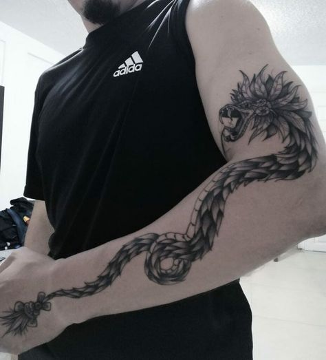 Tattoo Pierna Hombre, Trippy Tattoo Ideas, Sam Tattoo, Quetzalcoatl Tattoo, Aztec Tattoos Sleeve, Tattoo Pierna, Trippy Tattoo, Feather With Birds Tattoo, Tattoo Sites