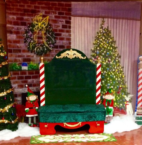 Chair For Santa Pictures, Santa Throne Diy, Grinch Chair Diy, Diy Santa Chair For Pictures, Diy Santa Workshop, Santa Chair Diy, Santa Chairs, Christmas Bench, Santa Grotto