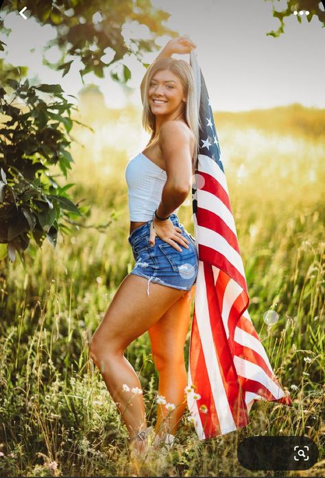 Senior Pictures With American Flag, Forth Of July Photo Ideas, Patriotic Senior Pictures, Fourth Of July Photoshoot Ideas, Fourth Of July Picture Ideas, American Flag Senior Pictures, 4th Of July Poses, July 4th Photoshoot, 4th Of July Photoshoot Ideas