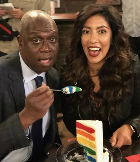 Brooklyn 99 Cast, Raymond Holt, Andre Braugher, Jake And Amy, Brooklyn Nine Nine Funny, Rosa Diaz, Kaptan Jack Sparrow, Stephanie Beatriz, Brooklyn 9 9