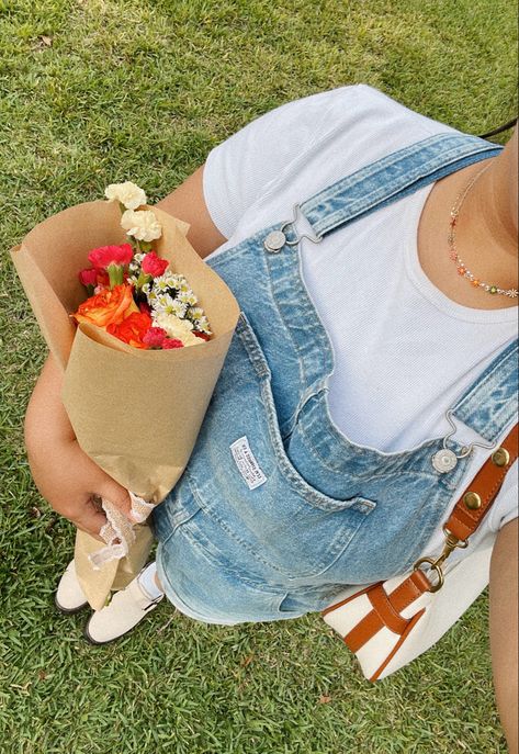 spring, florida, naples, flowers, bouquet, levis, shortalls, overalls, Dr. Martens carlson mules, denim, spring outfit inspo, summer, outfit of the day, summer 2023, spring aesthetic, summer aesthetic Carlson Mules, Dr Martens Carlson Outfit, Zebzag Mule Styling, Dr Martens Carlson, Carlson Mules Outfit, Overalls Outfit Aesthetic, Mule Outfit, Denim Overalls Outfit, Shortalls Outfit