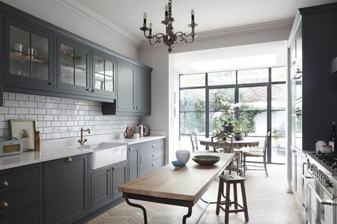 St George Terrace – Renovation of Grade II Listed Apartment in London Shaker Cabinet Hardware Placement, Double Galley Kitchen Layout, Double Galley Kitchen, Wall Kitchen Cabinets, Cabinet Hardware Placement, Galley Kitchen Layout, Oak Parquet Flooring, Bespoke Kitchen Design, Urban Kitchen