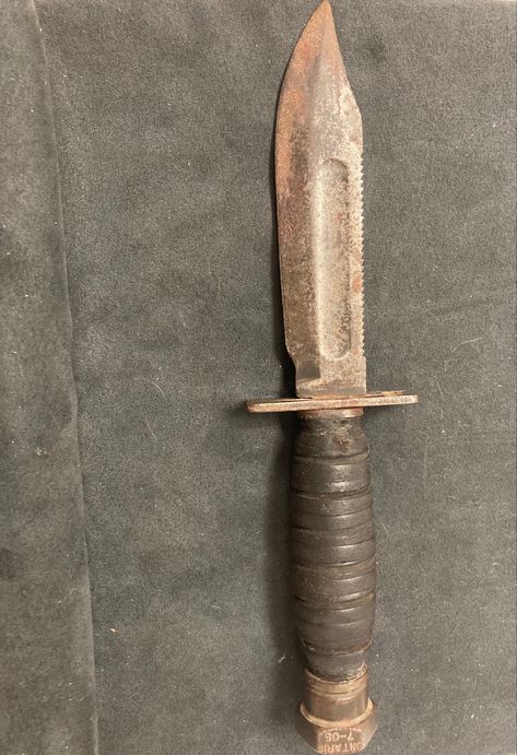 Steel blade, metal and leather handle, rusty needs to be cleaned and sharpened. Apocalyptic Knife, Rusty Knife, Twd Oc, Ontario Knife, Knife Aesthetic, Jester Costume, Knife Art, Adventure Game, Gender Envy