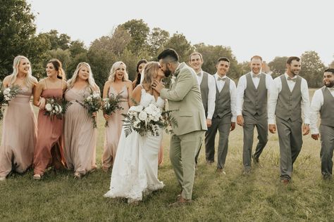 Pink And Green Bridal Party, Mauve And Green Wedding, Green And Blush Wedding, Bridesmaid Colours, Wedding Party Photo Ideas, Mauve Bridesmaid Dresses, Groomsmen Colours, Wedding Pallet, Dusty Rose Wedding Colors