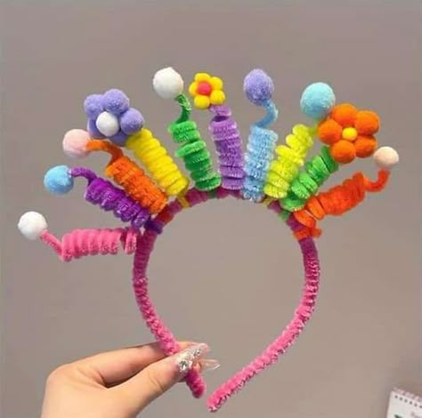 School Decor, Crazy Hair Days, School Decorations, Crazy Hair, 100th Day, School Crafts, Hat Crafts, Tiara, Halloween Costumes