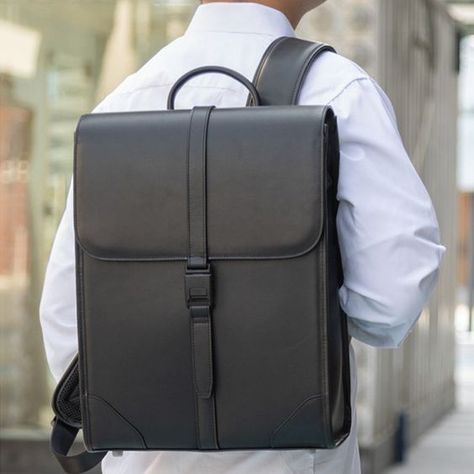 Black Backpack School, Rich Character, Business Bags Men, Weekend Essentials, Ipad Laptop, Work Backpack, Business Backpack, Leather Backpacks, Lightweight Backpack