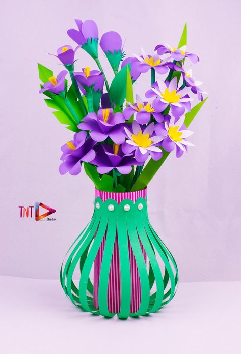 Kids Vase Craft, Flower Vase With Paper, Flower Vase Crafts, Paper Flower Vase, Paper Projects Diy, Easy Paper Flowers, Paper Peonies, Paper Vase, Paper Flower Wall Decor