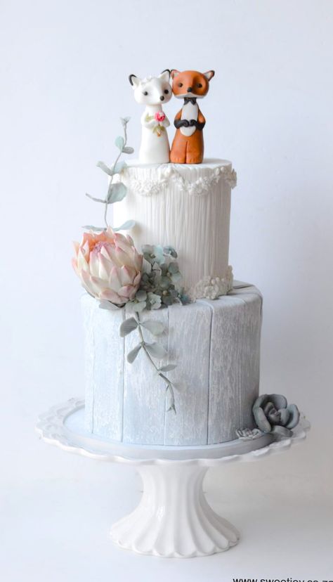 Fox Wedding Cake, Blue And Blush Pink Wedding, Pastel Wedding Cake, Blush Pink Wedding Cake, Pastel Wedding Cakes, Fox Cake Toppers, Fox Cake, Fox Wedding, Jungle Cake