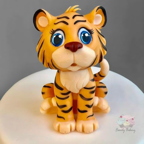 Tiger Fondant, Animal Cupcakes Easy, Clay Tiger, Fondant Unicorn Cake Toppers, Sugar Animal, Barbie Dress Cake, Baby Elephant Cake, Zoo Cake, Deco Cupcake