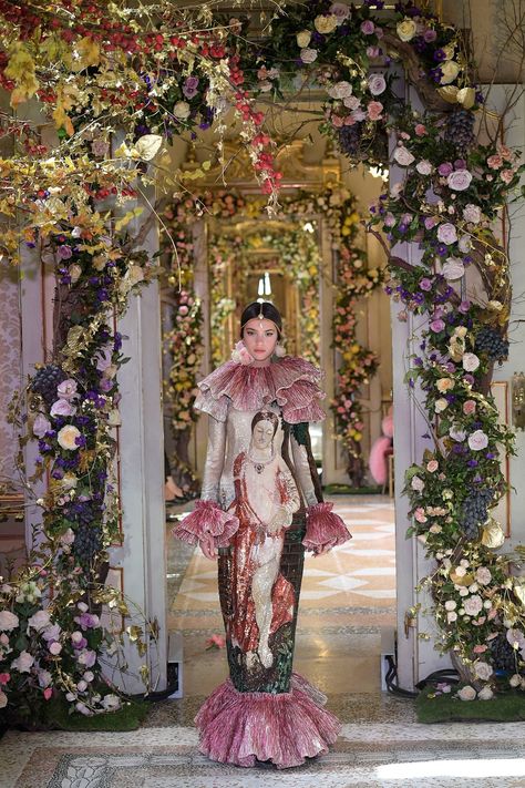 Dolce Gabbana Alta Moda, Glamourous Heels, Dolce And Gabbana Fashion, Evolution Of Fashion, Italian Art, Dolce E Gabbana, Vogue Italia, Looks Style, Historical Fashion