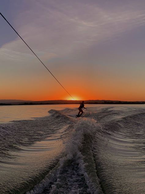 Wake Boarding Aesthetic, Boat Asthetic Picture, Water Sports Aesthetic, Lake Asthetic Picture, Wakeboarding Aesthetic, Lake Sunsets, Bowrider Boats, Wake Boarding, Beach Instagram Pictures