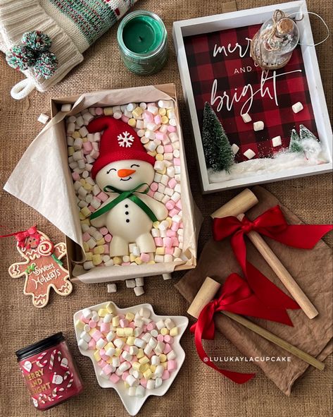 Christmas Sweet Gifts, Choco Box, Snowman Chocolate, Sweet Snap, Chocolate Pinata, Chocolate House, Christmas Favors, Christmas Gifts For Girls, Christmas Chocolate