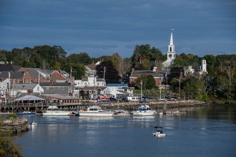 If you want to plan a trip to Mid Coast Maine, don't overlook Damariscotta Maine. This home to Pemaquid oysters has indoor and outdoor fun for everyone! Damariscotta Maine, Southern Maine Coast, Maine Winter, Maine Road Trip, Visit Maine, New England Road Trip, Maine Coast, Trip Itinerary, Scenic Routes