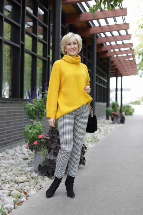 Turtleneck sweaters are a comfortable way to stay warm in the cold weather, but can sometimes cause us to look a little sloppy or misshapen. In this post I share tips how to style an oversized sweater in a form flattering way so as not to look frumpy.   #womensfashion #sweater #outfitideas #fashionover40 Mustard Turtleneck, Cropped Pants Outfit, Mustard Sweater, Oversized Turtleneck Sweater, Womens Fashion Casual Spring, Oversized Turtleneck, Office Fashion Women, Ladies Turtleneck Sweaters, Womens Fashion Edgy