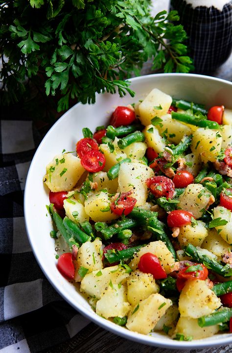 Italian Potato Salad With Green Beans & Tomatoes | Italian Food Forever Potato Salad With Green Beans, Italian Potato Salad Recipe, Italian Potato Salad, Italian Dressing Marinade, Green Beans Tomatoes, Italian Potatoes, Green Potatoes, Easy Potato Salad, How To Make Potatoes