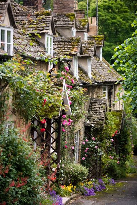 The Cotswolds English Country Cottages, Cotswolds England, Magic Places, English Cottages, English Village, England And Scotland, Beautiful Villages, The Cotswolds, English Countryside